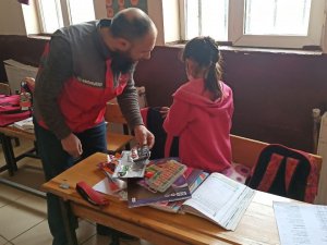 Ağrı’da 130 Öğrenciye Çanta Ve Kırtasiye Malzemesi Dağıtıldı