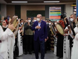 Cumhurbaşkanı Erdoğan: "Gölgesinde Huzur Bulduğumuz Bayrak Hepimizin Ortak Bayrağıdır"