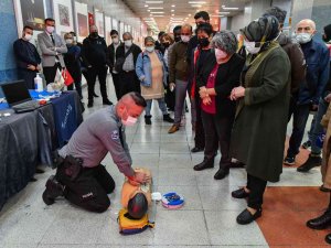 Büyükşehir’den Metro’da Kalp Krizi Geçirenlere İlk Müdahale