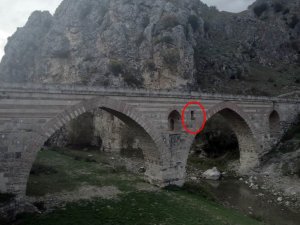 Kemerinde Mescit Bulunan 7 Asırlık Köprü Görenleri Hayrete Düşürüyor