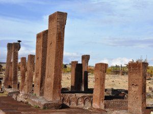 Ahlat’taki Selçuklu Mezarlığında 30 Çocuk Mezarı Bulundu
