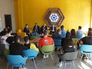 Rektör Cebeci, Öğrencilerle Buluştu