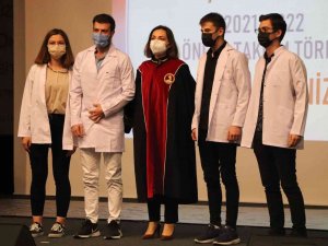 OMÜ’de 103 Diş Hekimliği Öğrencisi Beyaz Önlük Giydi
