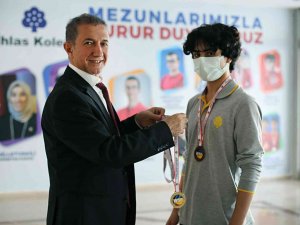 İ̇hlas Koleji Öğrencisinden Çifte Dünya Şampiyonluğu