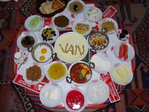 Meşhur Van Kahvaltısında Fahiş Fiyatın Önüne Geçilecek