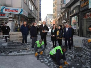 İ̇pekyolu’nda Yol Çalışmaları Sürüyor