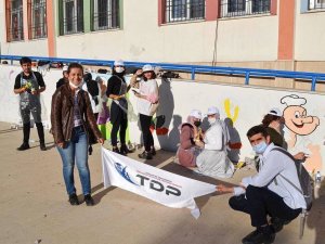 Üniversiteli Gençlerden Küçük Öğrencilere Büyük Sürpriz