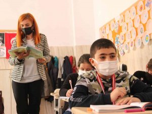 Karamanlı İlkokul Öğrencisi Katıldığı Matematik Yarışmasında Dünya Şampiyonu Oldu