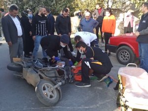 Minibüse Çarpan Elektrikli Bisiklet Sürücüsü Yaralandı