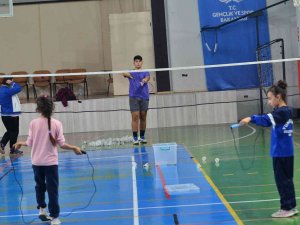 Yunusemreli Badmintoncular Turnuvalara Hazırlanıyor