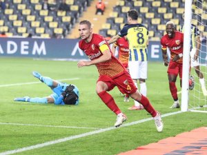 Dimitrios Kolovetsios İlk Golünü Attı