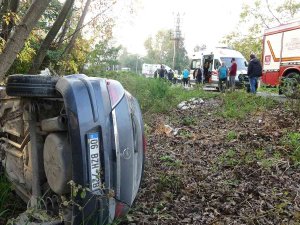 Otomobil İle Motosiklet Çarpıştı: 3 Yaralı