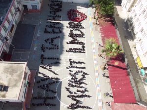 Adana’da İlkokul Öğrencilerinden Atatürk Koreografisi