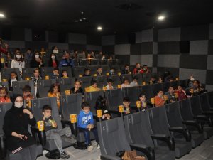 Minik Öğrenciler Sinemayla Tanıştı