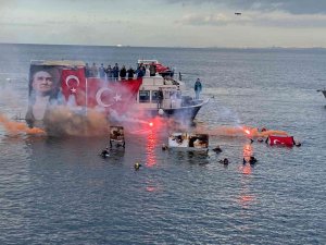 Atatürk, Maltepe’de ‘Ata’ya Saygı Zinciri Ve Dalışı’yla Anıldı