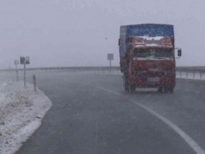Aksaray’da Yüksek Kesimlere Mevsimin İlk Karı Düştü