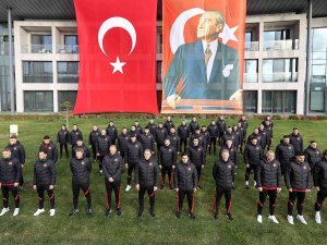 A Milli Futbol Takımı, Atatürk’ü Andı