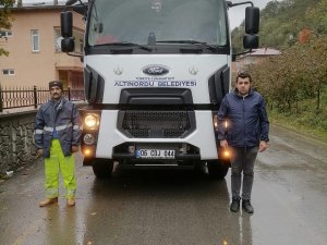 Altınordu’da Temizlik Görevlilerinden Ata’ya Saygı