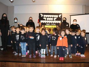 Minik Öğrenciler Büyük Önderi Andı