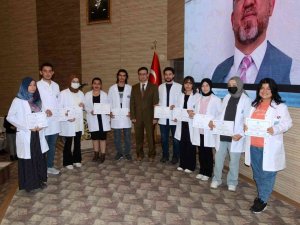 Akademik Gelişim Programı’nı Tamamlayan Meram Tıp Öğrencileri Sertifikalarını Aldı