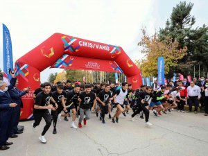 Gaün’de Öğrenciler Atatürk Anısına Koştu