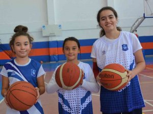 Yunusemre’de Kız Basketbol Okulu Açıldı