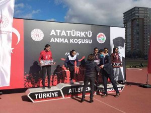 Karslı Atletler Madalyaları Topladı