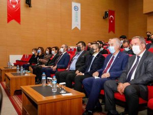 Bayburt Üniversitesinden ‘Bilinmeyen Yönleri İ̇le Atatürk’ Konferansı