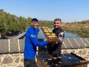 Tarihi Köprüde ‘Piton Döner’ Yaptı