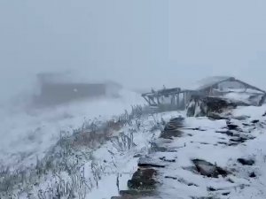 Artvin’in Arhavi İlçesinde Bulunan Nopapeni Yaylası’na Mevsimin İlk Karı Düştü