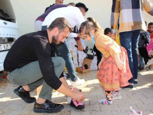 Aydın’dan, Şırnaklı Çocuklara Kırtasiye Ve Giyecek Yardımı