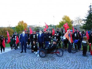 547 Kilometre Pedal Çevirip Ata’nın Huzuruna Çıktılar