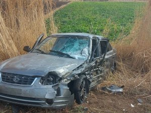 Otomobiller Çarpıştı: 2 Yaralı