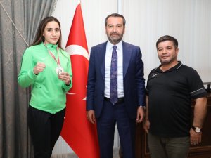Gizem Özer’e Milli Davet