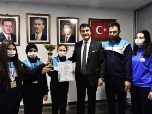Başkan Dündar Rekortmen Atıcılarla Buluştu