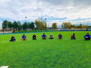 Bu Kez Sahada Kitap Okudular