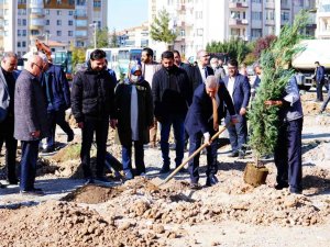 Yeşilyurt Belediyesi’nden Bin Fidan Desteği