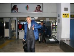 Trabzonspor Lokeren Maçı İçin Belçika'ya Uçtu
