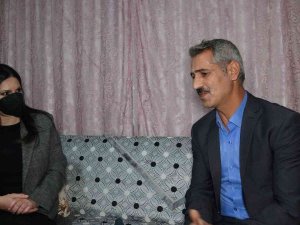 Ak Parti’li Sarıeroğlu, Türkkan’ın Küfür Ettiği Şehit Ailesini Ziyaret Etti