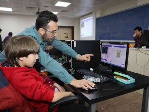 İ̇lk Ve Ortaokul Öğrencileri Robotik Kodlama Öğrenecek