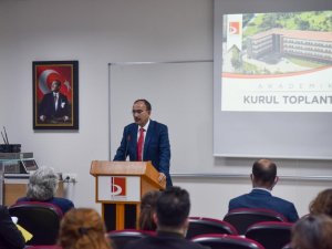 Rektör Beydemir Başkanlığında Akademik Kurul Toplantısı Yapıldı
