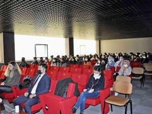 Üniversite Öğrencilerine Oryantasyon Eğitimi Verildi