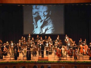 Anadolu Üniversitesi Gençlik Senfoni Orkestrası Atatürk’ü Andı
