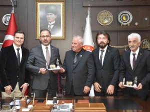 Bakan Kasapoğlu Soma Belediyesini Ziyaret Etti