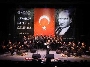 Büyükşehirin Türk Halk Müziği Korosu Atatürk’ü Türkülerle Andı