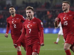 Siyasilerden A Milli Futbol Takımı’na Tebrik