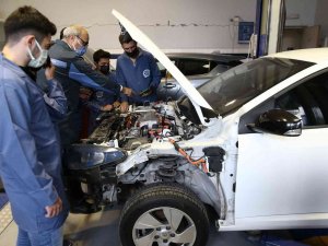 Togg Banttan İnmeden Aranan Teknik Elemanlar Mezun Oluyor