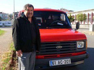 Sevdalısı Olduğu Minibüs İçin Servet Harcadı