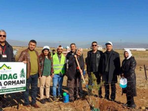 Bingöl Depremlerinde Hayatını Kaybedenler İçin Fidan Dikildi