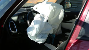 Duran Otomobile Çarpan Otomobilin Sürücüsü Yaralandı